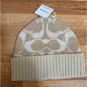 Coach Womens Jumbo Signature C Beanie .
